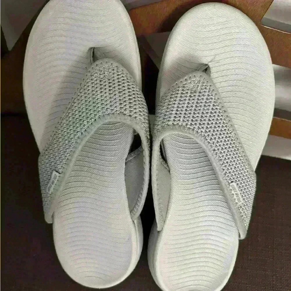 DREAM PAIRS Women's Arch Support Soft Cushion Flip Flops Thong Sandals - Picture 5 of 9